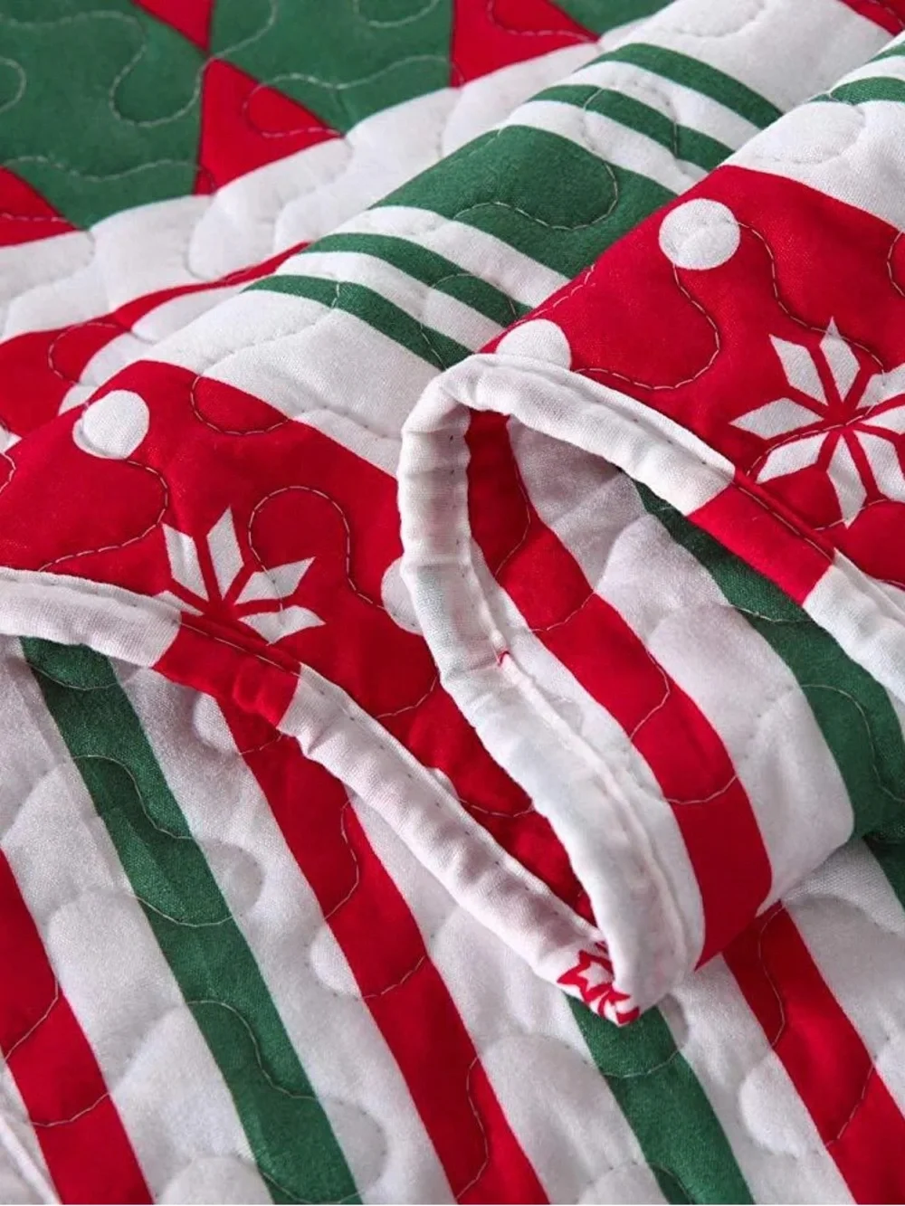 Festive Reindeer Twin 2 piece Quilt Set in Red, Green & White